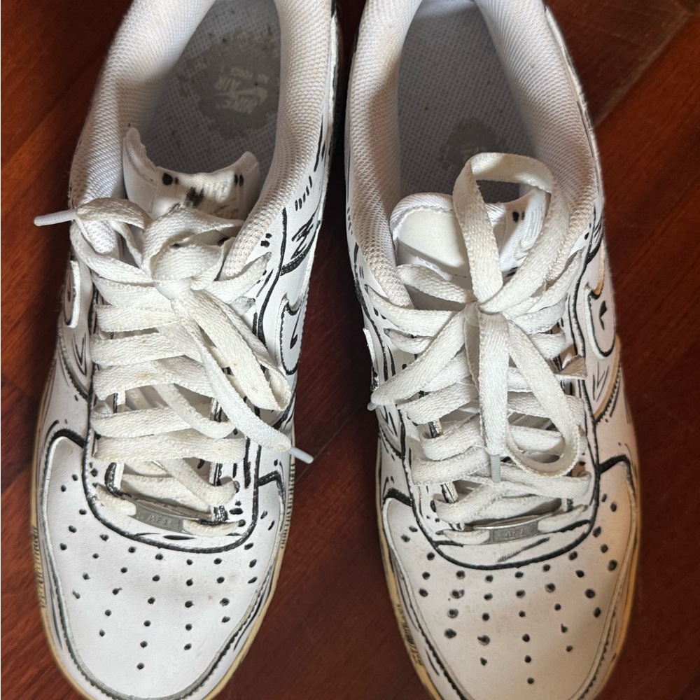 Nike Men's White and Black Sneakers